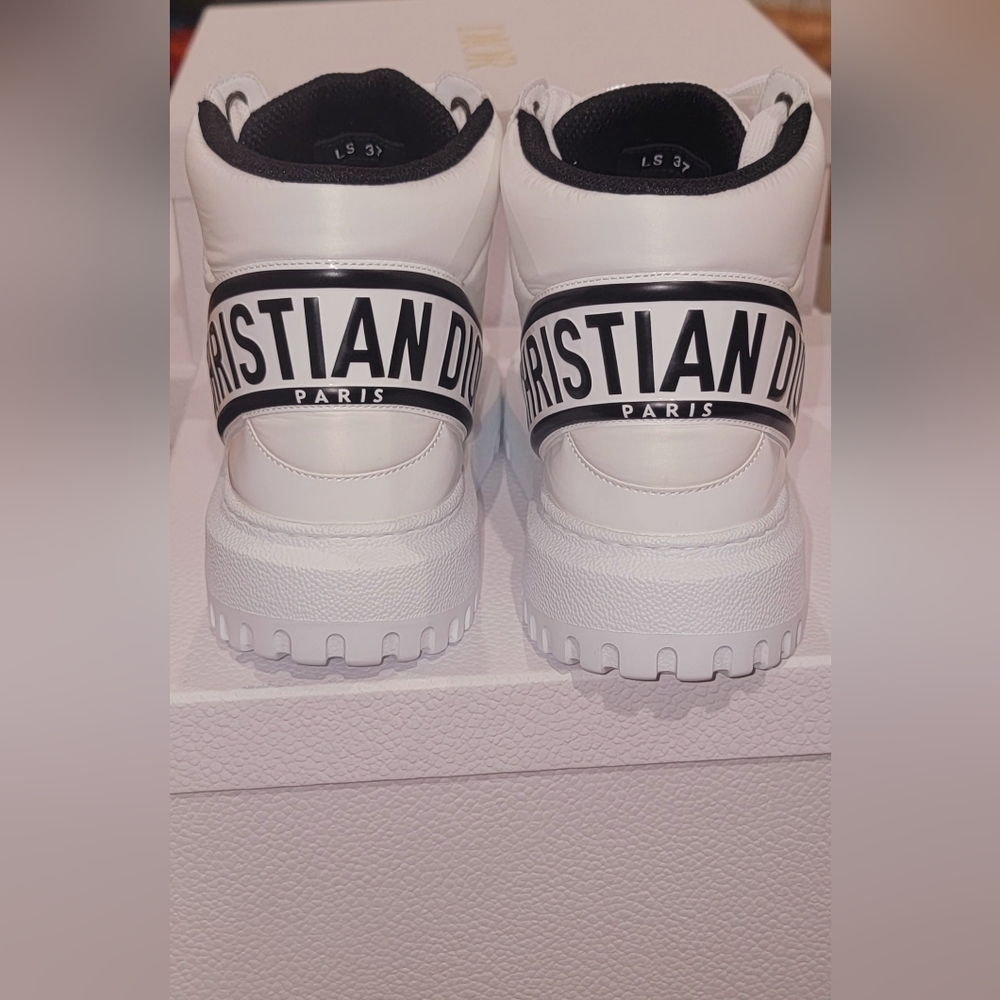 Brand New(Never Worn)Women's White & Black Dior Sneakers,Size 37 - Free Shipping - Picture 3 of 4